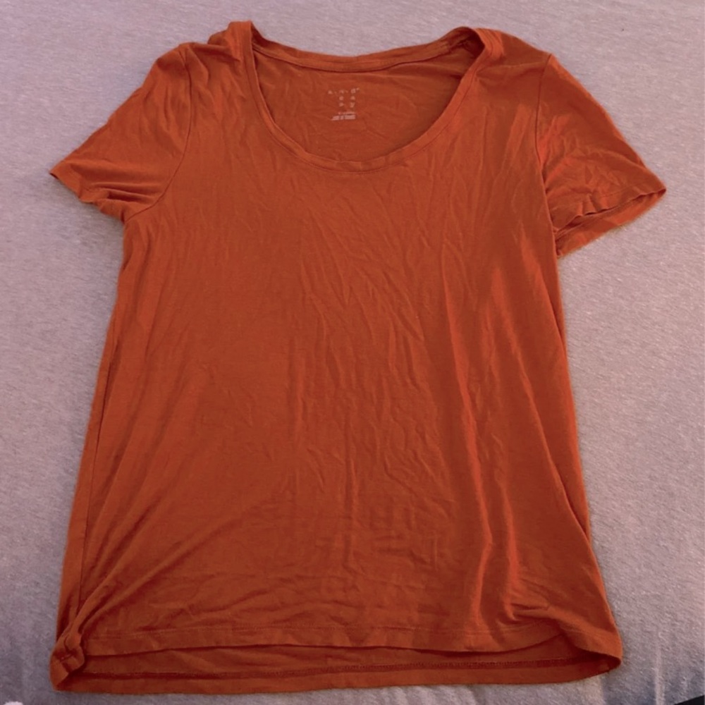 orange shirt